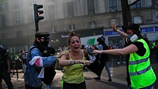 واکنش شدید دولت فرانسه به شعار «خودکشی کنید» جلیقه‌زردها علیه پلیس