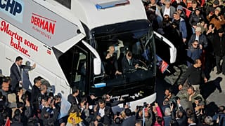 یورش مردان خشمگین به رهبر حزب مخالف اردوغان  
