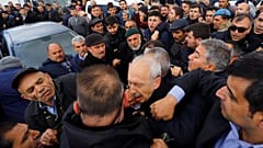 Mob greift türkischen Oppositionsführer an