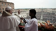 Papa Francesco durante il suo messaggio Pasquale "Urbi et orbi"
