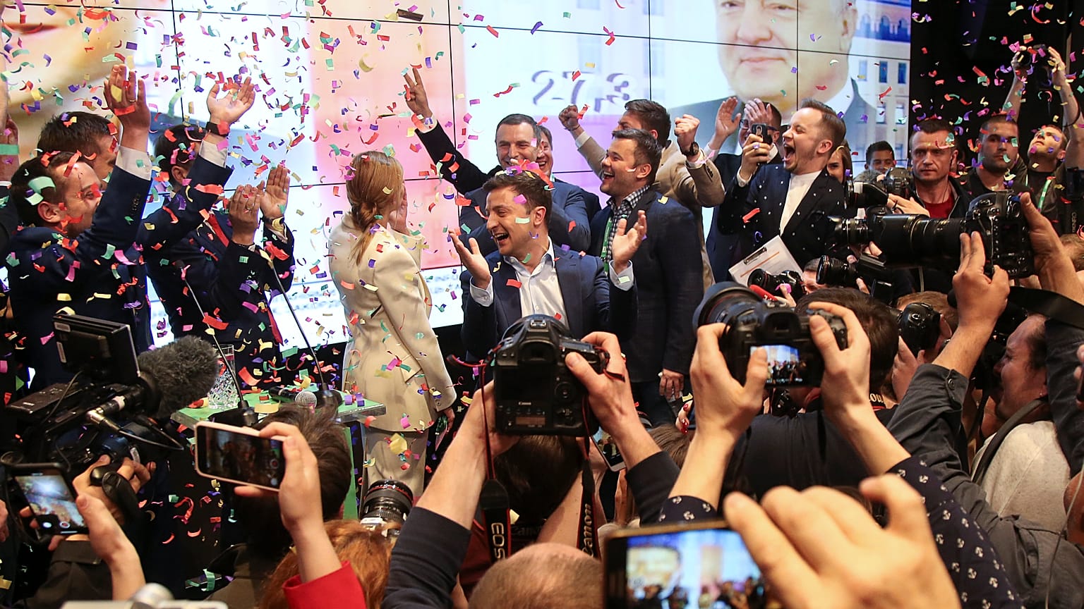 Primeiros resultados dão vitória a Zelensky