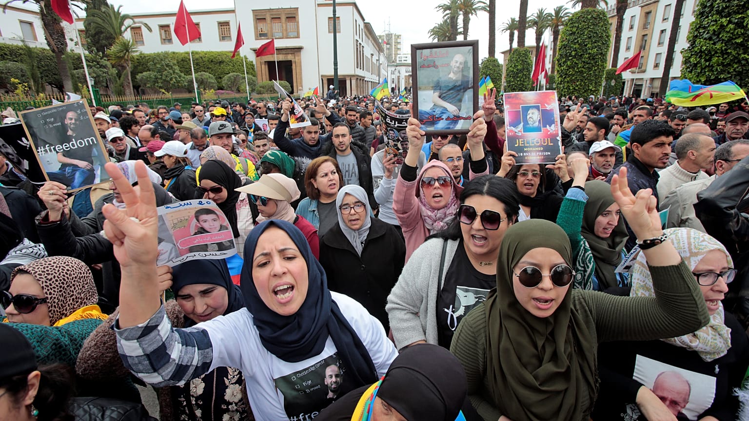 شاهد: آلاف المغاربة يتظاهرون بالرباط للمطالبة بالإفراج عن معتقلي حراك الريف 