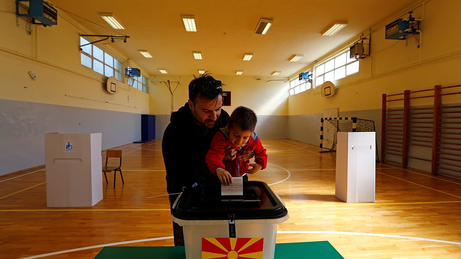 Kuzey Makedonya'da ilk sonuçlar ikinci turu işaret ediyor