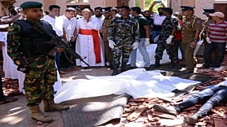 ارتفاع عدد قتلى هجمات سريلانكا إلى 290 قتيلا والسلطات تفرض حظر التجول ليلا في كولومبو