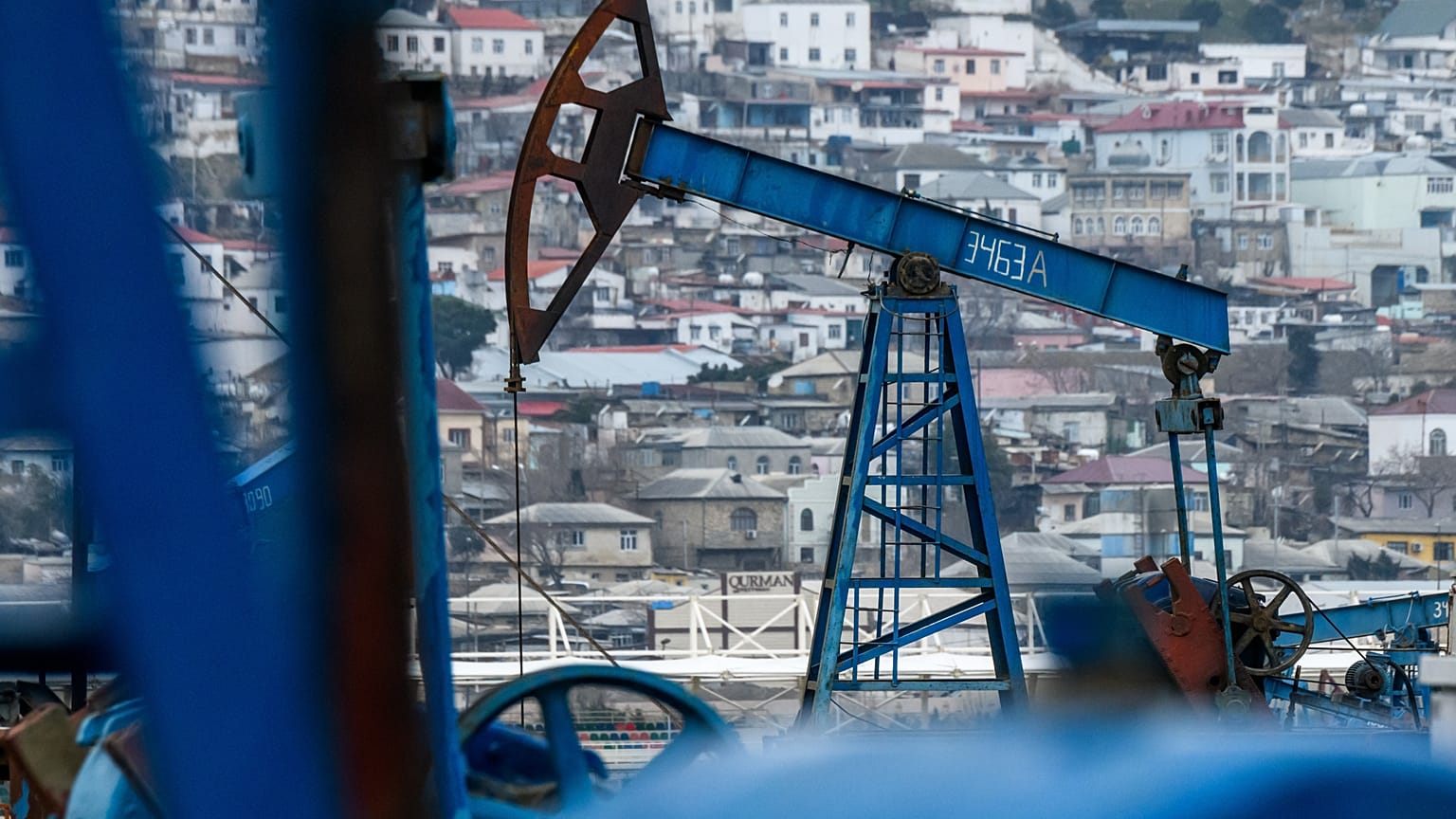 Petrolün varili 73,79 dolardan işlem görüyor