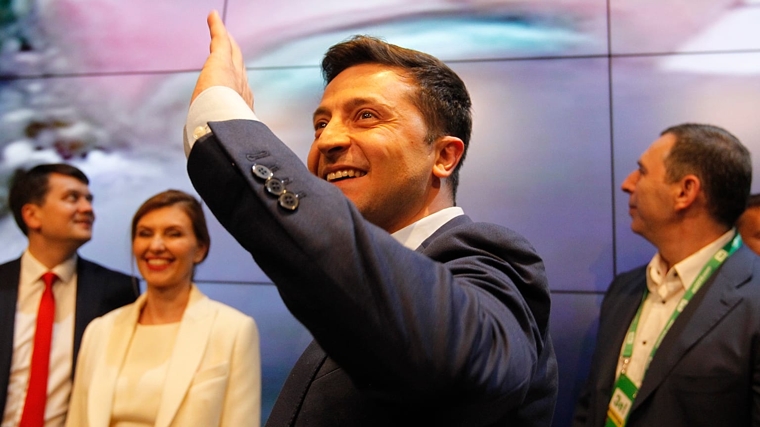 Rusya'dan Ukrayna'da seçimi kazanan Zelenskiy yönetimine sağduyu çağrısı