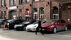 Tesla, park halindeyken aniden alev alan aracıyla ilgili inceleme başlattı