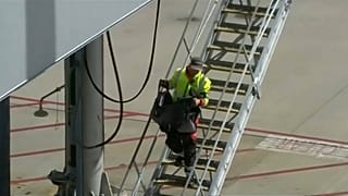2 Monate altes Baby stirbt auf AirAsia-Flug