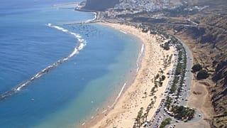 Címlapkép: Playa de Las Teresitas, Tenerife, wikimedia commun