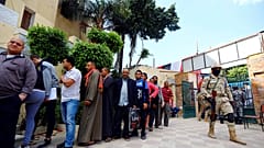 ناخبون مصريون يصطفون للإدلاء بأصواتهم