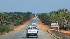 Ponte sobre o Rio Kwanza, na estrada entre Luanda e o Lobito, em 2008