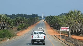 Ponte sobre o Rio Kwanza, na estrada entre Luanda e o Lobito, em 2008