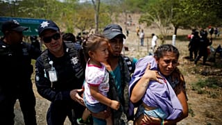 Macrorredada contra migrantes de una caravana en México