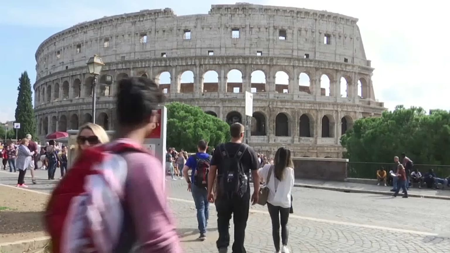 Italy's coaltion partners to discuss urgent bailout for crisis-hit Rome
