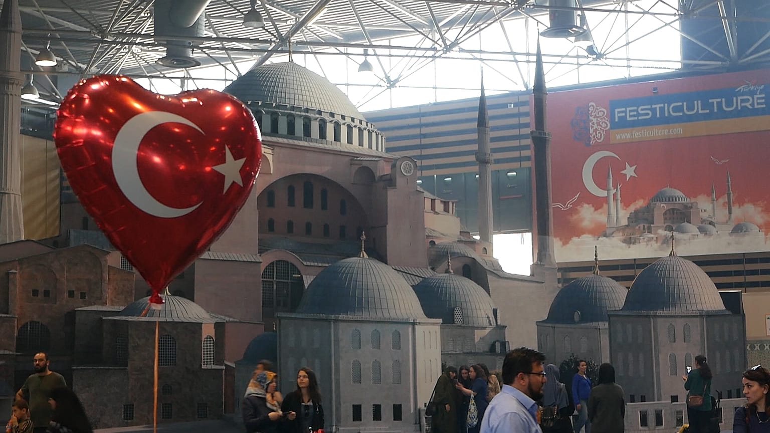 Fransa'da Türk kültürü festivali: Arap göçmenlerden Türk sanatçılara yoğun ilgi