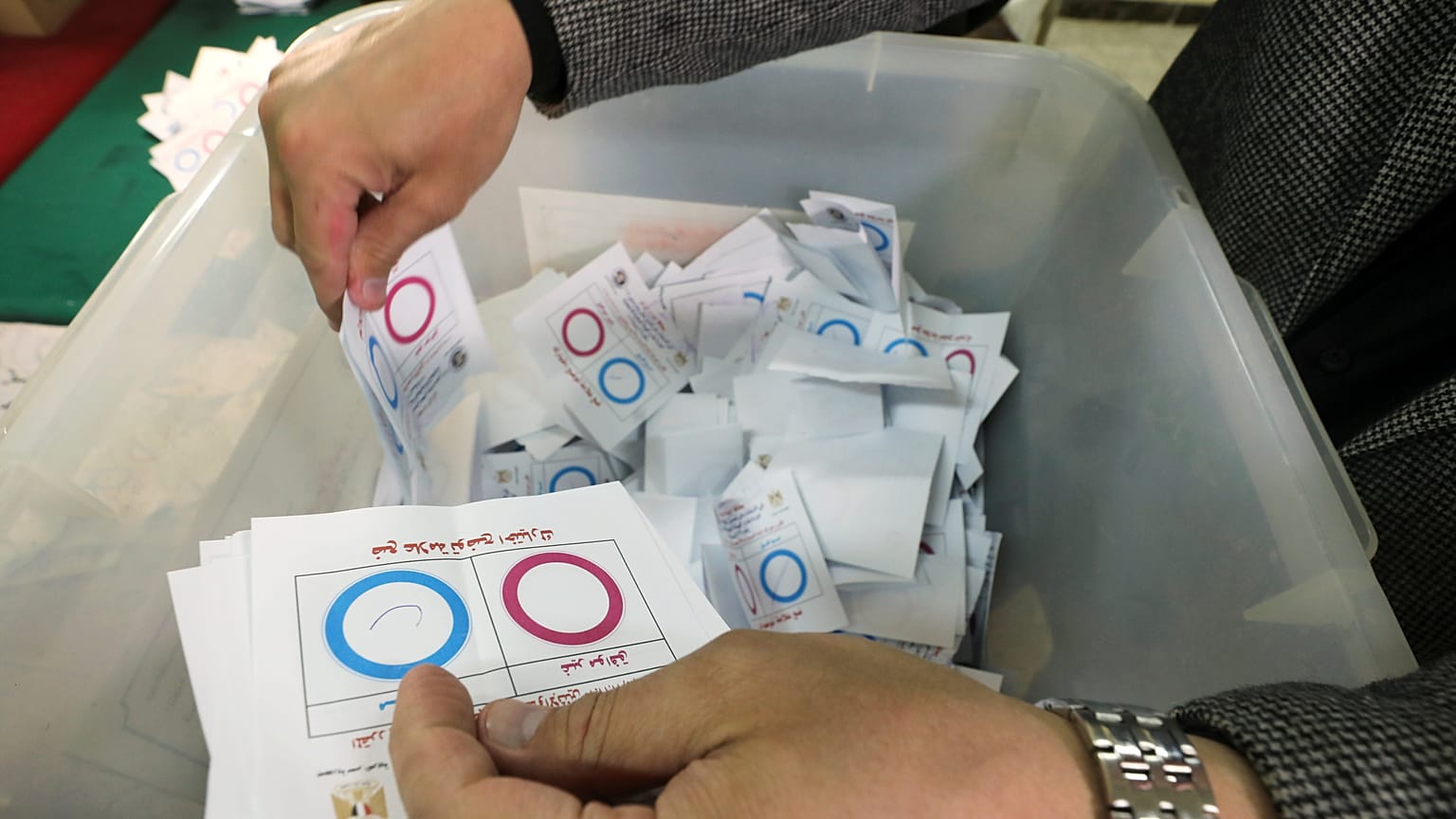 Mısır'da düşük katılımlı referandumun ilk sonuçlarına göre yüzde 88 Sisi'ye 2030'un yolunu açtı