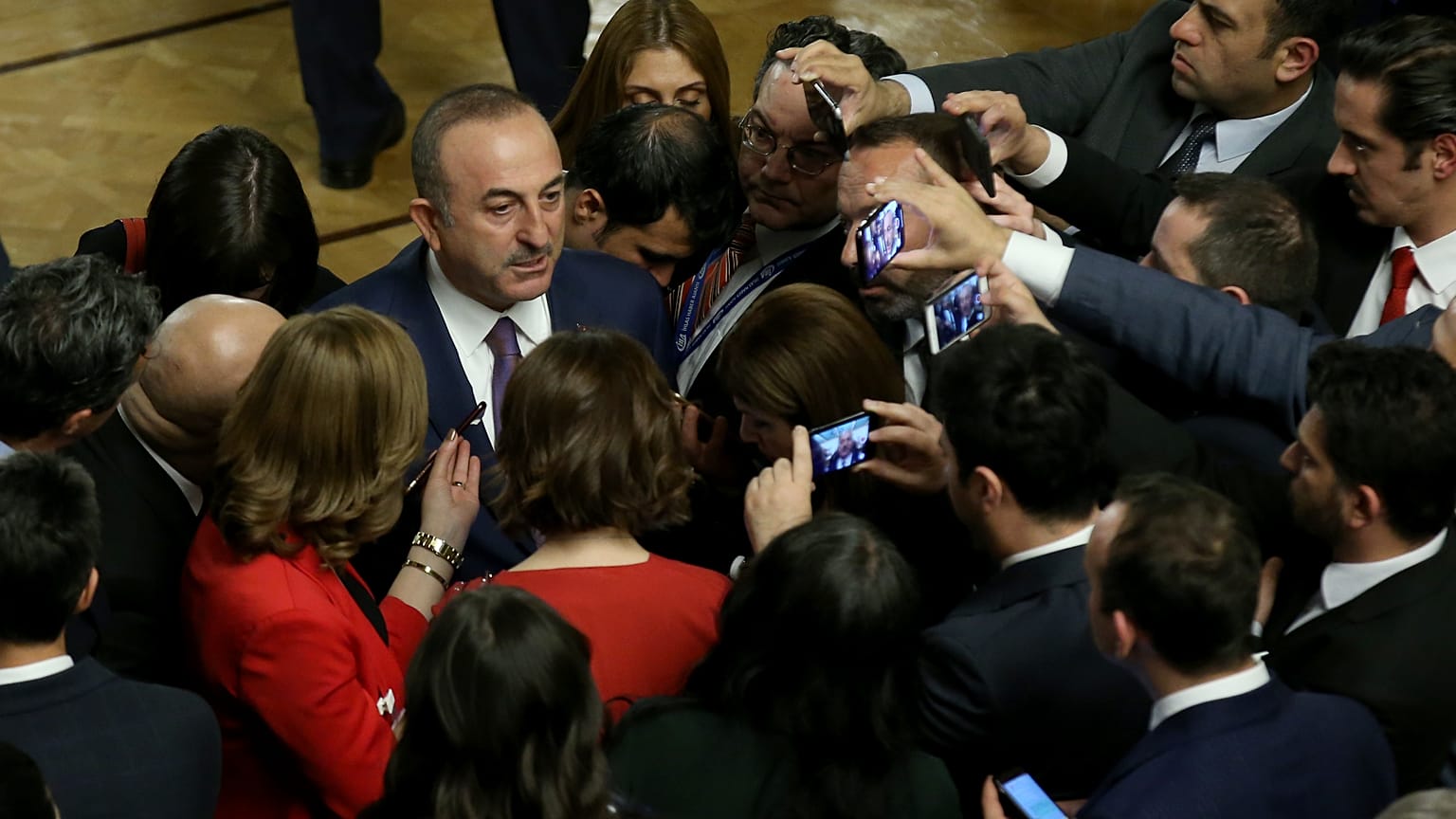 Çavuşoğlu: S-400'ler bitmiş bir meseledir, ara formül yok 