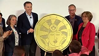 No Comment: évfordulós érme az LGBTQ-jogok tiszteletére