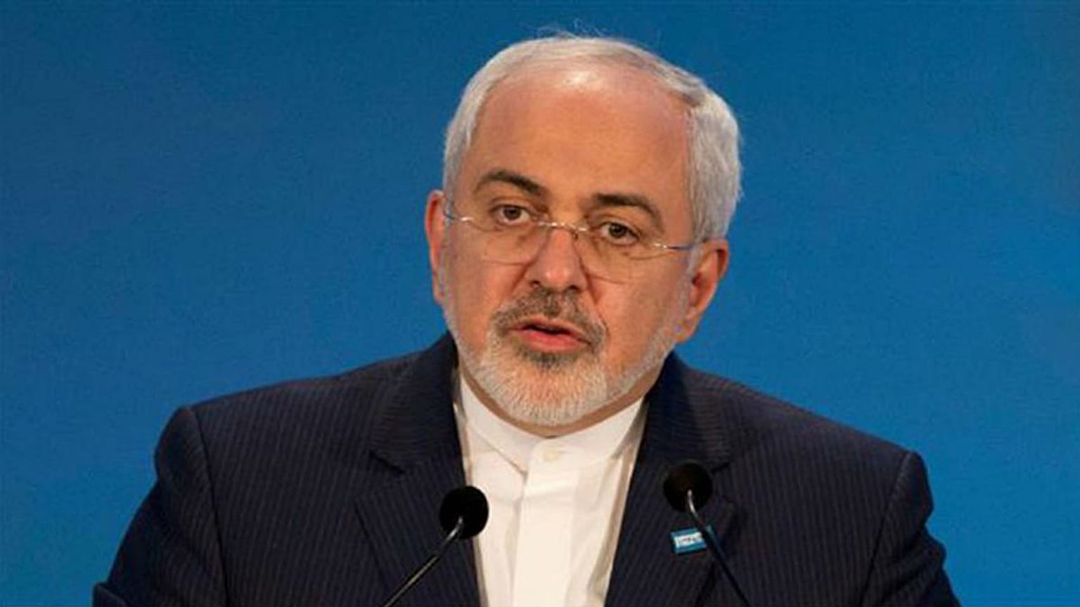 ظریف: اگر آمریکا می‌خواهد وارد تنگه هرمز شود باید با سپاه صحبت کند