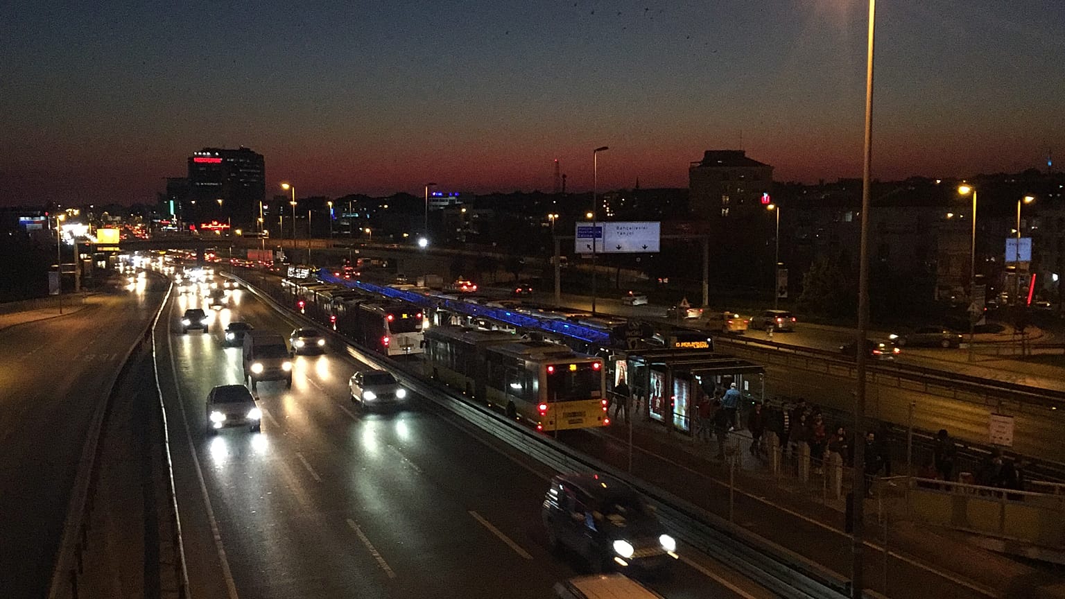 Metrobüste cinsel saldırı sanığı tutuklandı