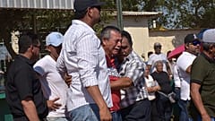 Familiares de las víctimas de un tiroteo en Veracruz