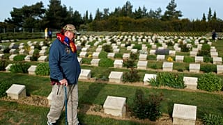 Video: Anzak Günü'nde Yeni Zelanda ve Avustralyalılar Gelibolu'da hayatını kaybeden askerlerini andı