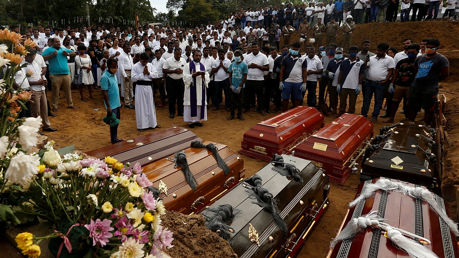 Sri Lanka'da hayatını kaybedenler için toplu cenaze töreni düzenlendi