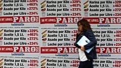 Argentina vive un "miércoles negro" con el dólar y prima de riesgo disparados