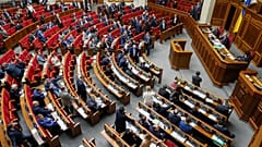 Ukrainian politicians vote to adopt controversial language law