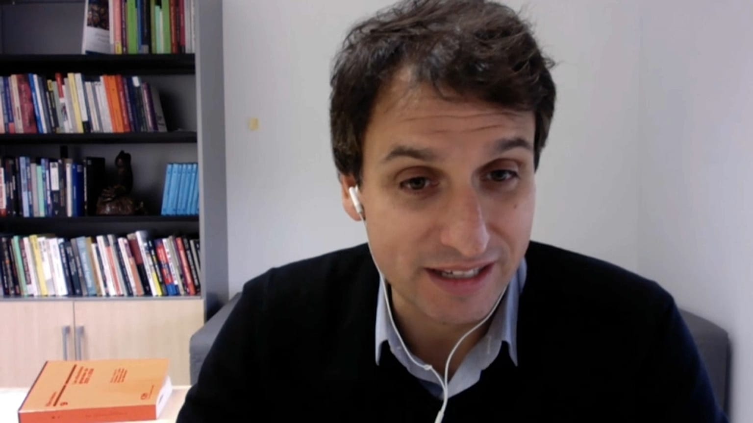 El politólogo Lluís Orriols, en una entrevista con Euronews vía Skype