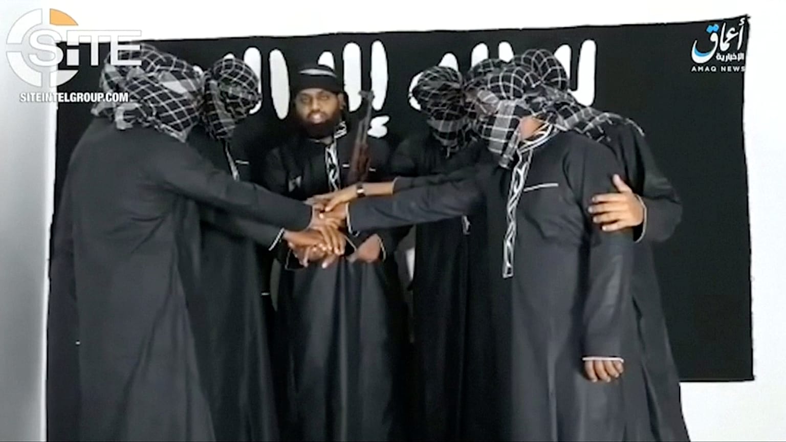 مجموعة من الأشخاص يشتبه في أنهم منفذو هجمات سريلانكا