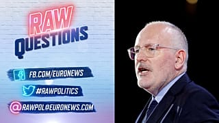 Timmermans: Politik yağmacılar göç problemini kendi çıkarları için kullanıyor