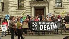 Klimaaktivisten in London: "Business as usual = Tod" 