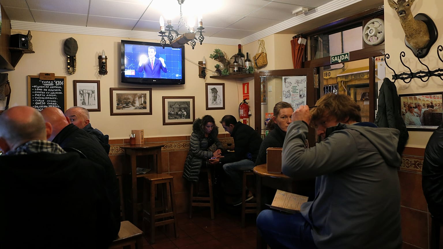Cae el número de indecisos en España, pero siguen siendo vitales