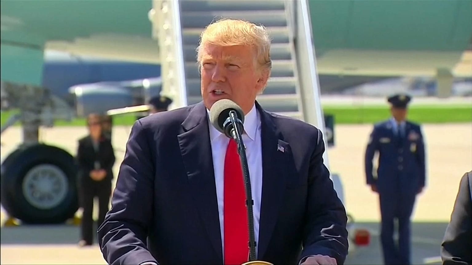 Trump, battuta d'arresto per i tagli sull'aborto: la giustizia federale dice "no"