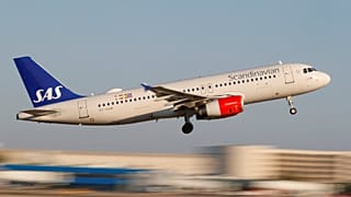 SAS cancela más de 670 vuelos en el primer día de huelga de sus pilotos