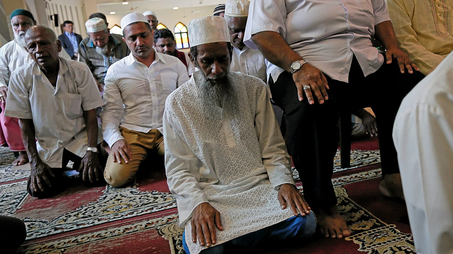 مسلمو سريلانكا يصلون الجمعة وسط دعوات إلى السلام