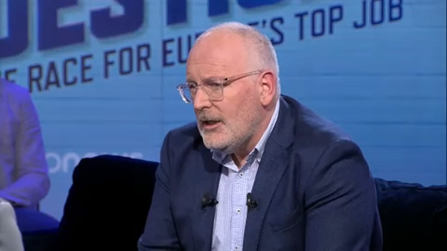 "La ultraderecha crece porque la gente está harta del sector financiero", dice Timmermans