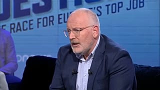 "La ultraderecha crece porque la gente está harta del sector financiero", dice Timmermans