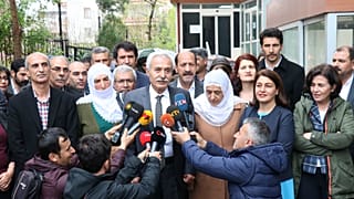 HDP'li Mızraklı: 'AKP'li kayyum döneminde 1 ton 600 kg fıstıklı kadayıf yemişler'