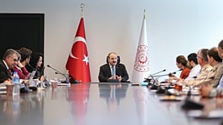 Video | Bakan Varank: Türkiye Antarktika'da kalıcı üs kurmayı hedefliyor 