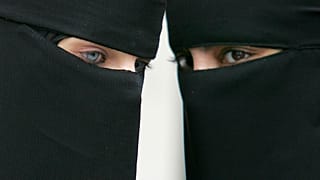 سريلانكا تحظر ارتداء النقاب في الأماكن العامة بعد تفجيرات كولومبو