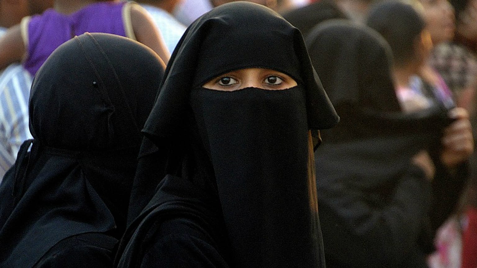 ممنوعیت پوشش برقع در سریلانکا پس از انفجارهای مرگبار عید پاک