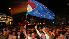 Az EU-csatlakozást ünneplik magyarok 2004. május elsején