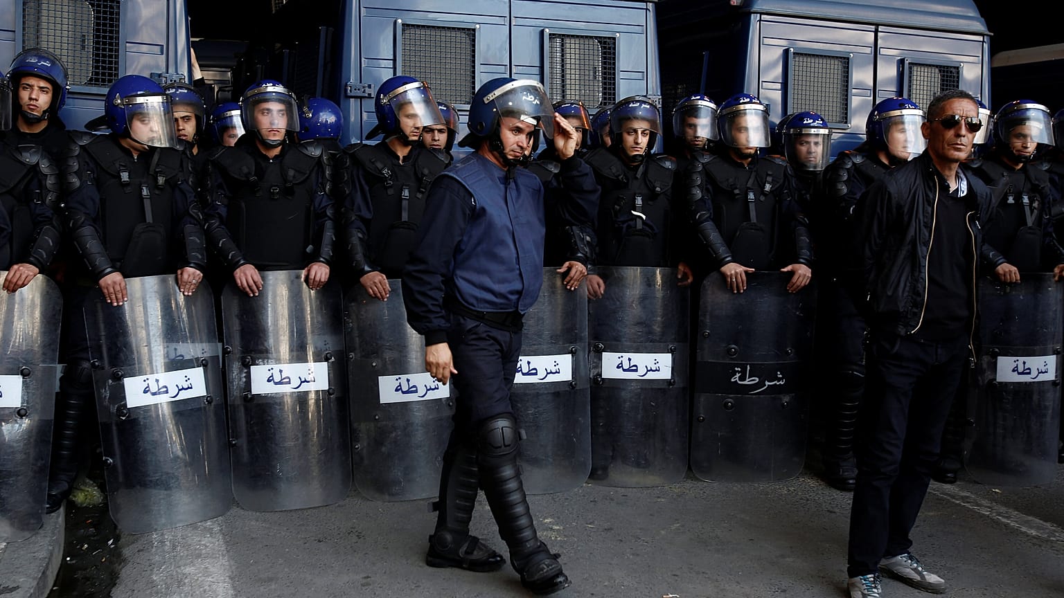 وزير مالية الجزائر والمدير العام السابق للأمن الوطني يمثلان أمام القضاء