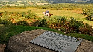 Emléktábla az Ashdown Forestben
