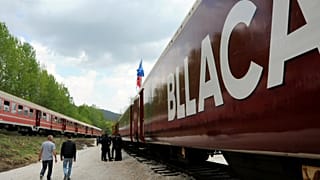 Zug, der Albaner 1999 aus dem Kosovo nach Nordmazedonien transportierte 