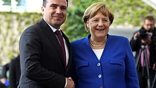 «Ελπιδοφόρο μήνυμα» λένε Μέρκελ και Μακρόν για τη Συμφωνία των Πρεσπών