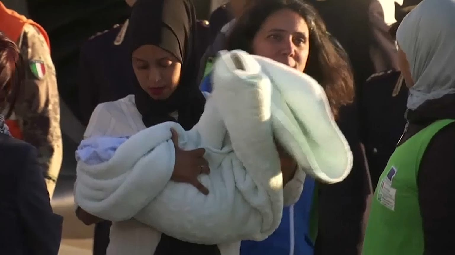 Da Misurata all'Italia. 147 richiedenti asilo atterrati a Pratica di Mare