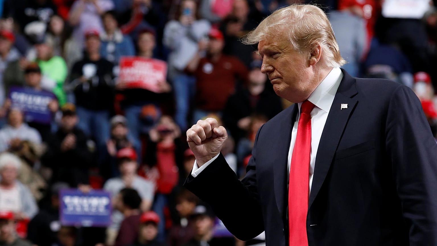 Trump ve yakın çevresinden Deutsche Bank ve Capital One bankalarına dava